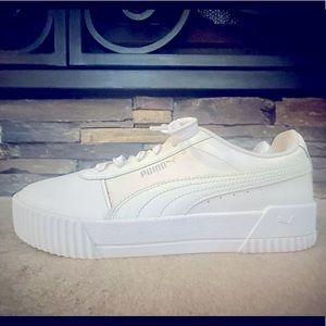 Size 8.5 size White Puma Sneakers